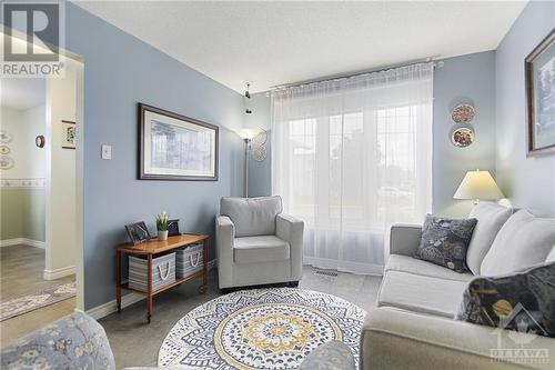 64 Dunham Street, Carleton Place, ON - Indoor Photo Showing Living Room