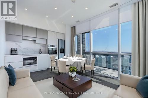 4403 - 39 Roehampton Avenue, Toronto, ON - Indoor Photo Showing Living Room