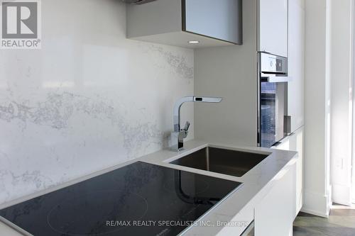 4403 - 39 Roehampton Avenue, Toronto, ON - Indoor Photo Showing Kitchen