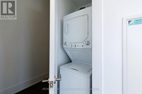 4403 - 39 Roehampton Avenue, Toronto, ON - Indoor Photo Showing Laundry Room