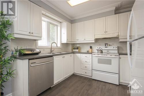 835 Montreal Road Unit#B, Ottawa, ON - Indoor Photo Showing Kitchen With Double Sink