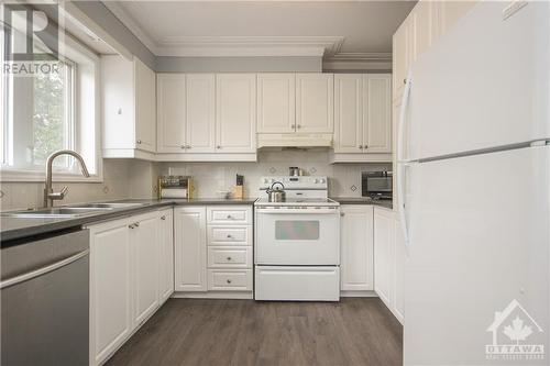 835 Montreal Road Unit#B, Ottawa, ON - Indoor Photo Showing Kitchen With Double Sink