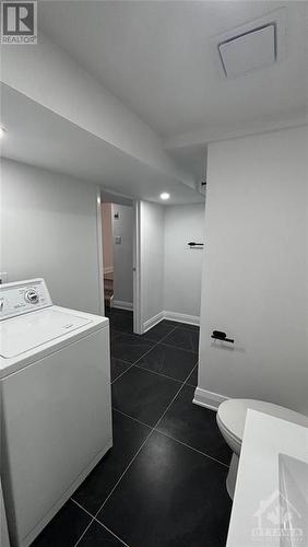 32 Hackett Street Unit#A, Ottawa, ON - Indoor Photo Showing Bathroom