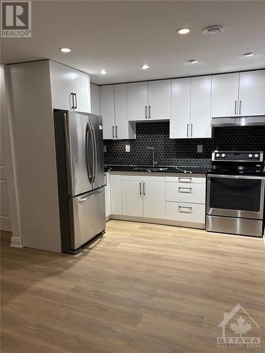 32 Hackett Street Unit#A, Ottawa, ON - Indoor Photo Showing Kitchen