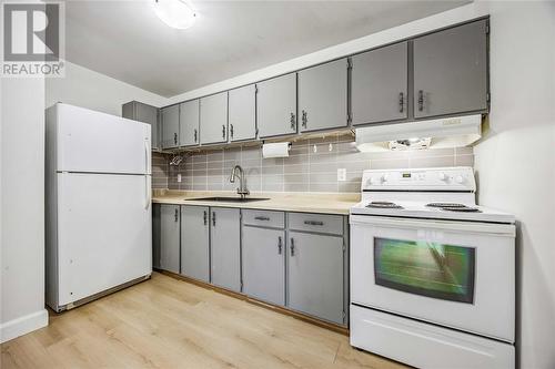 200 St Clair Boulevard Unit# 26, St Clair, ON - Indoor Photo Showing Kitchen