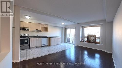 Main&2 - 121 Tiller Trail N, Brampton, ON - Indoor Photo Showing Kitchen