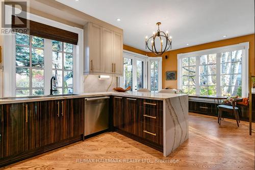 32 Highgate Road, Toronto, ON - Indoor Photo Showing Kitchen With Upgraded Kitchen