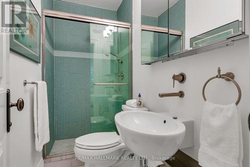 32 Highgate Road, Toronto, ON - Indoor Photo Showing Bathroom