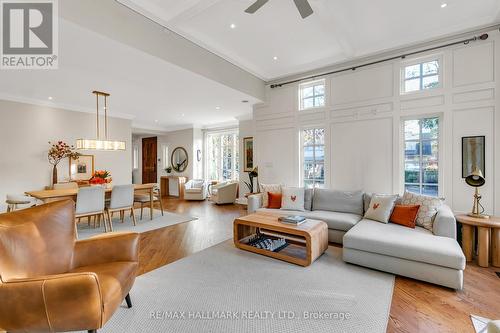 32 Highgate Road, Toronto, ON - Indoor Photo Showing Living Room