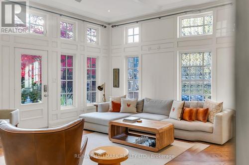 32 Highgate Road, Toronto, ON - Indoor Photo Showing Living Room