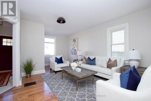 894 Robson Street, Oshawa (Lakeview), ON - Indoor Photo Showing Living Room