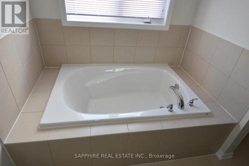 31 Cheevers Road, Brantford, ON - Indoor Photo Showing Bathroom