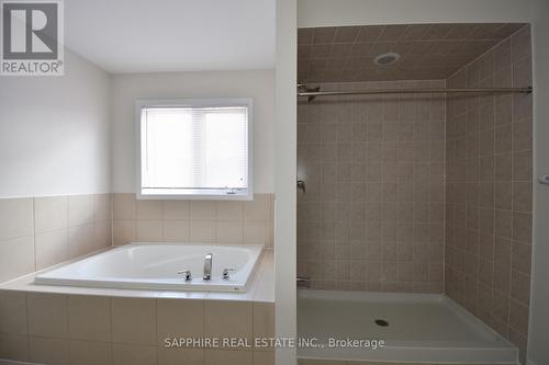 31 Cheevers Road, Brantford, ON - Indoor Photo Showing Bathroom