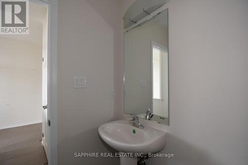 31 Cheevers Road, Brantford, ON - Indoor Photo Showing Bathroom