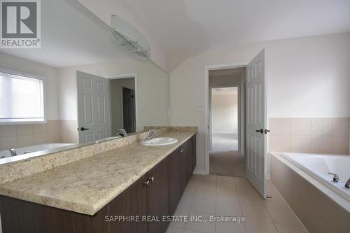 31 Cheevers Road, Brantford, ON - Indoor Photo Showing Bathroom