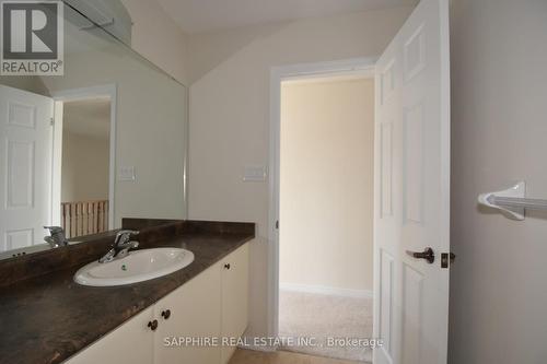 31 Cheevers Road, Brantford, ON - Indoor Photo Showing Bathroom