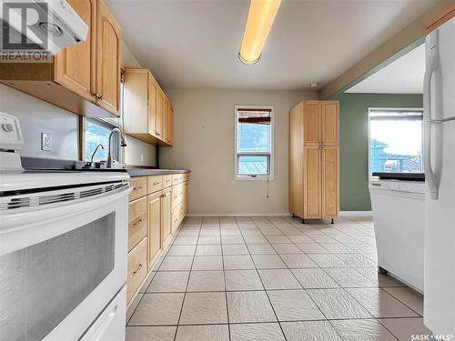 318 4Th Avenue W, Melville, SK - Indoor Photo Showing Kitchen