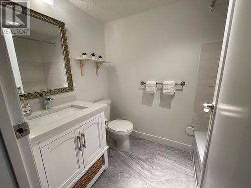 150 Skaha Place Unit# 201, Penticton, BC - Indoor Photo Showing Bathroom