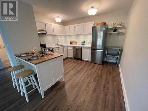 150 Skaha Place Unit# 201, Penticton, BC - Indoor Photo Showing Kitchen