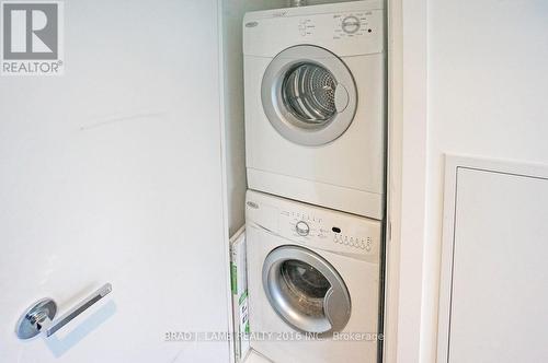 2207 - 224 King Street W, Toronto, ON - Indoor Photo Showing Laundry Room