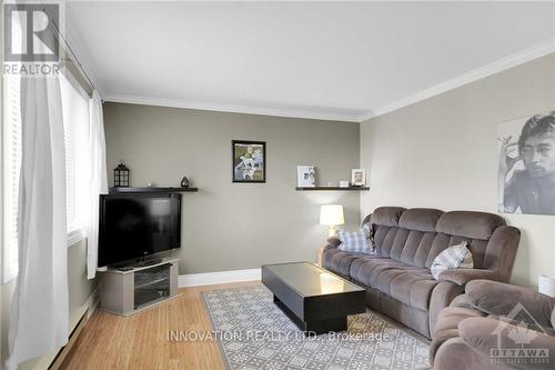 5 - 1 Stonebank Crescent, Ottawa, ON - Indoor Photo Showing Living Room