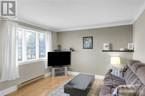 5 - 1 Stonebank Crescent, Ottawa, ON - Indoor Photo Showing Living Room