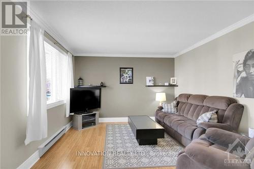 5 - 1 Stonebank Crescent, Ottawa, ON - Indoor Photo Showing Living Room