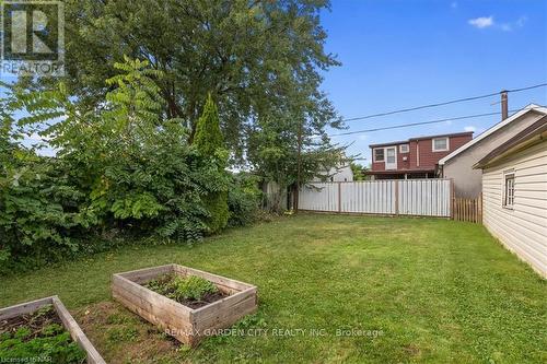 390 Gatfield Avenue, Welland, ON - Outdoor With Backyard