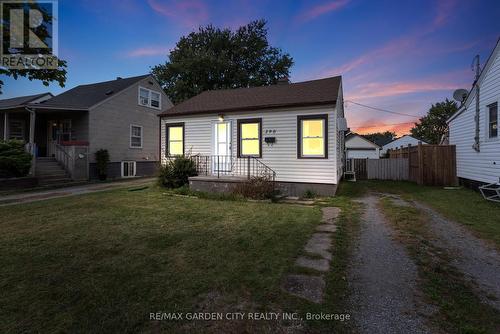 390 Gatfield Avenue, Welland, ON - Outdoor With Deck Patio Veranda