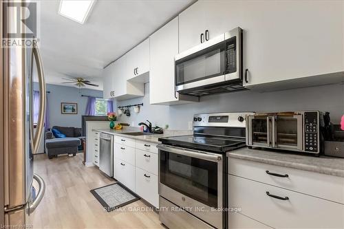 390 Gatfield Avenue, Welland, ON - Indoor Photo Showing Kitchen