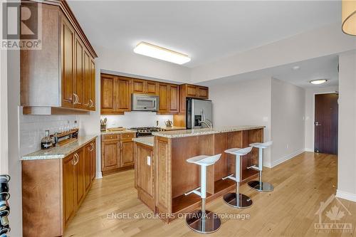 1003 - 401 Golden Avenue, Ottawa, ON - Indoor Photo Showing Kitchen