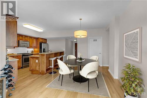 401 Golden Avenue Unit#1003, Ottawa, ON - Indoor Photo Showing Dining Room