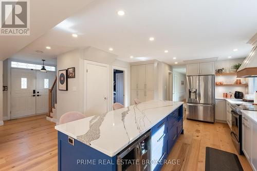 51 Compton Crescent, London, ON - Indoor Photo Showing Kitchen With Upgraded Kitchen