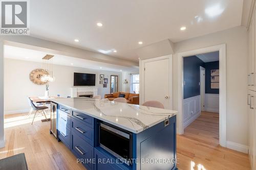 51 Compton Crescent, London, ON - Indoor Photo Showing Kitchen With Upgraded Kitchen