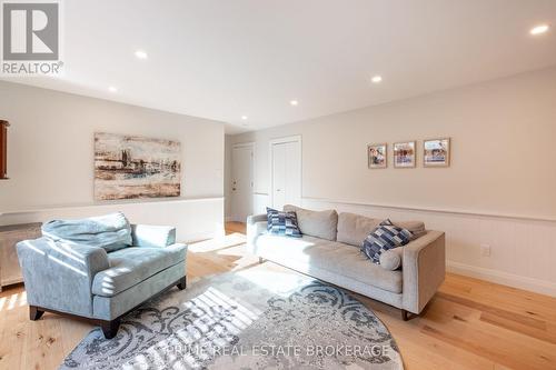 51 Compton Crescent, London, ON - Indoor Photo Showing Living Room