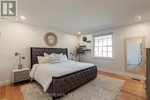 51 Compton Crescent, London, ON - Indoor Photo Showing Bedroom