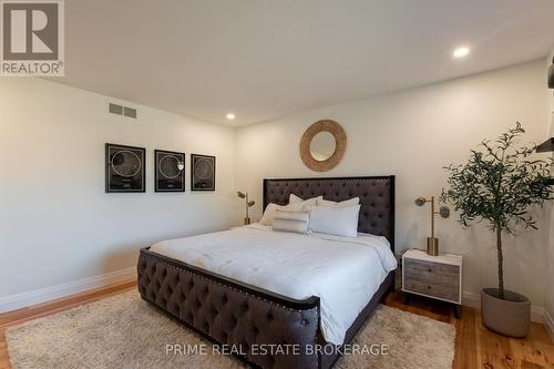 51 Compton Crescent, London, ON - Indoor Photo Showing Bedroom