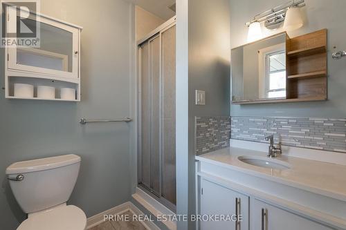 51 Compton Crescent, London, ON - Indoor Photo Showing Bathroom