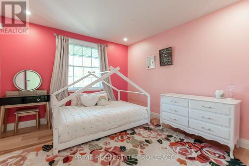 51 Compton Crescent, London, ON - Indoor Photo Showing Bedroom