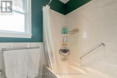 51 Compton Crescent, London, ON - Indoor Photo Showing Bathroom