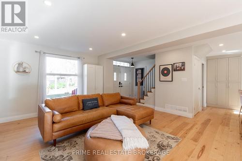 51 Compton Crescent, London, ON - Indoor Photo Showing Living Room