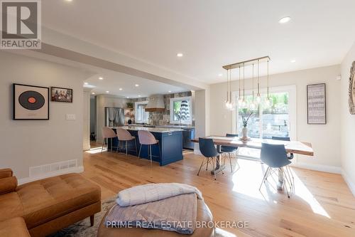 51 Compton Crescent, London, ON - Indoor Photo Showing Living Room