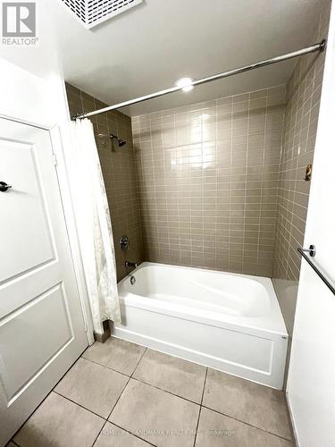 2508 - 88 Sheppard Avenue E, Toronto, ON - Indoor Photo Showing Bathroom