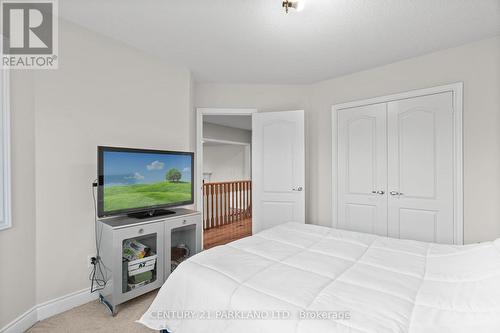 9 Mill Walk Court, Richmond Hill, ON - Indoor Photo Showing Bedroom