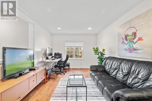 9 Mill Walk Court, Richmond Hill, ON - Indoor Photo Showing Living Room