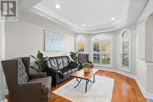 9 Mill Walk Court, Richmond Hill, ON - Indoor Photo Showing Living Room