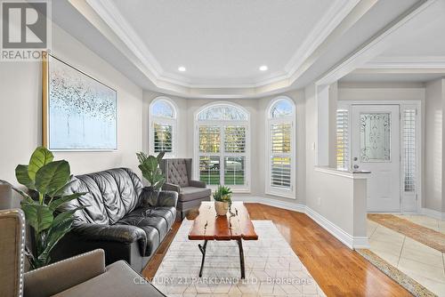 9 Mill Walk Court, Richmond Hill, ON - Indoor Photo Showing Living Room