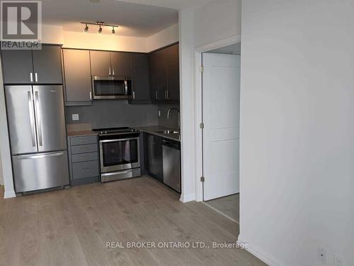 614 - 7895 Jane Street N, Vaughan, ON - Indoor Photo Showing Kitchen