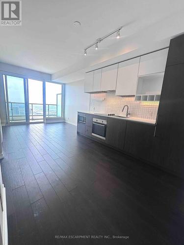 3706 - 5 Buttermill Avenue, Vaughan, ON - Indoor Photo Showing Kitchen