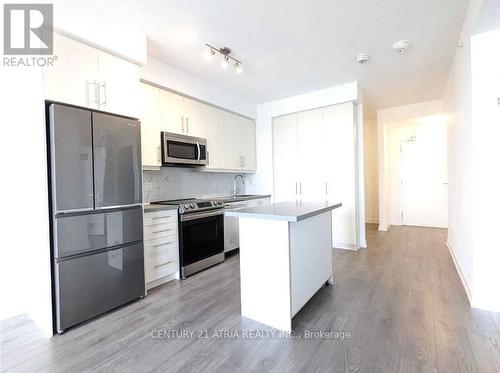 705 - 75 Oneida Crescent, Richmond Hill, ON - Indoor Photo Showing Kitchen